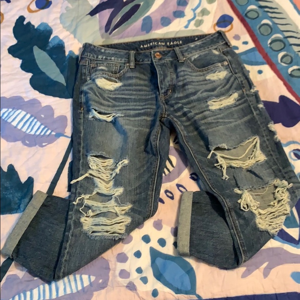 American Eagle Distressed Tomgirl Jean 6 X-Short